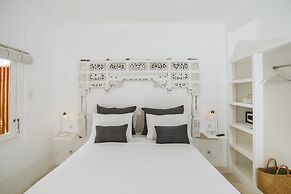 The Room Padang-Padang