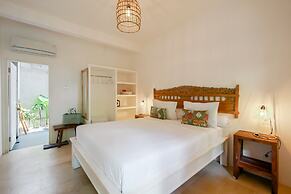 The Room Padang-Padang