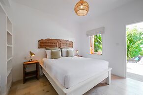 The Room Padang-Padang