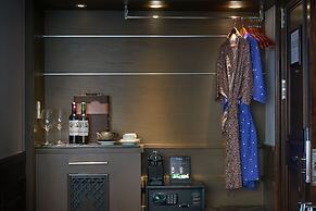 Paradise Grand Cruise