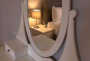 Cozy Apartment in Syntagma - Plaka by GHH