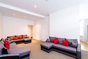 Benson Apartments by Top House