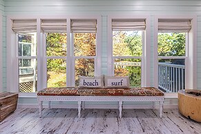 8852 Bay Pine 3 Bedroom Home by RedAwning