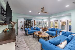 8852 Bay Pine 3 Bedroom Home by RedAwning