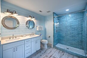 8852 Bay Pine 3 Bedroom Home by RedAwning