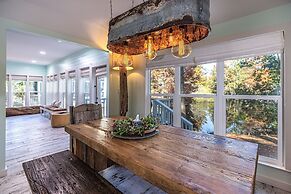 8852 Bay Pine 3 Bedroom Home by RedAwning