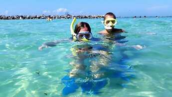 8852 Bay Pine 3 Bedroom Home by RedAwning