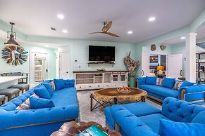 8852 Bay Pine 3 Bedroom Home by RedAwning