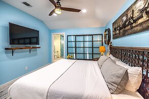 8852 Bay Pine 3 Bedroom Home by RedAwning