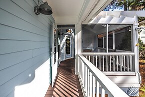 8852 Bay Pine 3 Bedroom Home by RedAwning