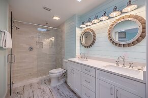 8852 Bay Pine 3 Bedroom Home by RedAwning