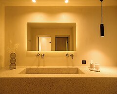 Alleys All-Suite Hotel & Spa