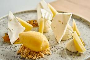 Alleys All-Suite Hotel & Spa