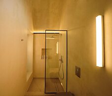 Alleys All-Suite Hotel & Spa