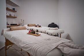 Alleys All-Suite Hotel & Spa