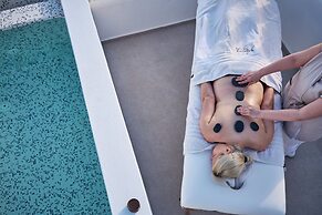 Alleys All-Suite Hotel & Spa