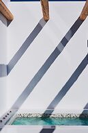 Alleys All-Suite Hotel & Spa