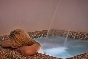 Alleys All-Suite Hotel & Spa