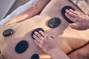 Alleys All-Suite Hotel & Spa