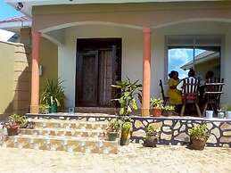 Trinity Motel Entebbe