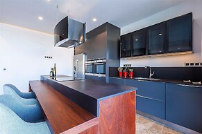 7 Deluxe - Seductive Style and Serenity