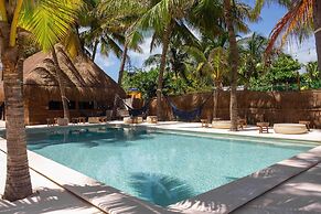 Nílu Isla Mujeres by Selina
