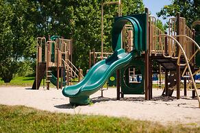 Great Blue Resorts - Cherry Beach Resort