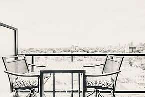 Queen St West Designer Executive Suites