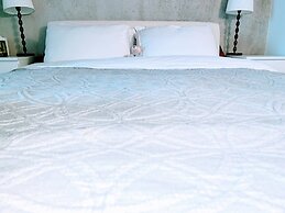 Queen St West Designer Executive Suites