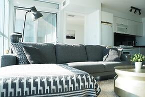 City Place 2 BDRM Downtown with Parking