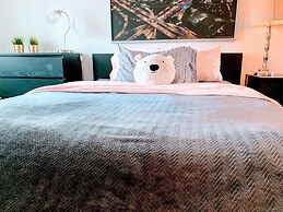 Room near Blue Jays CN Tower