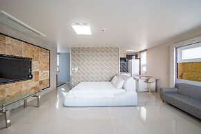 Pohang Pinewave Sea & Spa Pension