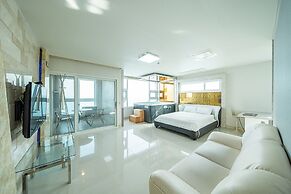 Pohang Pinewave Sea & Spa Pension