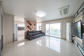 Pohang Pinewave Sea & Spa Pension