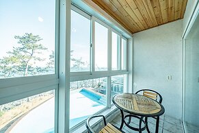 Pohang Pinewave Sea & Spa Pension