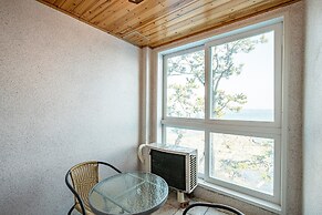 Pohang Pinewave Sea & Spa Pension