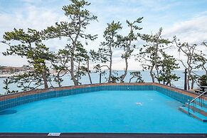 Pohang Pinewave Sea & Spa Pension