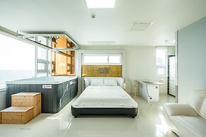 Pohang Pinewave Sea & Spa Pension