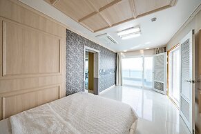 Pohang Pinewave Sea & Spa Pension