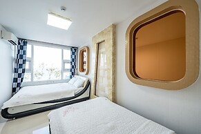 Pohang Pinewave Sea & Spa Pension