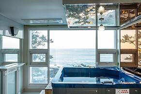 Pohang Pinewave Sea & Spa Pension