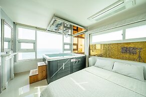 Pohang Pinewave Sea & Spa Pension