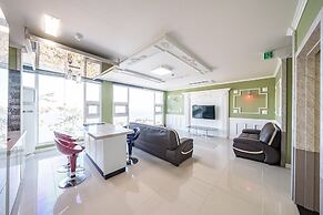 Pohang Pinewave Sea & Spa Pension