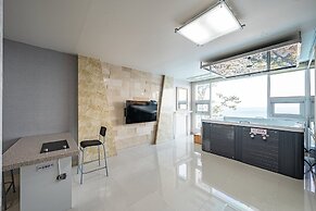 Pohang Pinewave Sea & Spa Pension