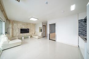 Pohang Pinewave Sea & Spa Pension