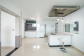 Pohang Pinewave Sea & Spa Pension