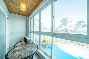 Pohang Pinewave Sea & Spa Pension