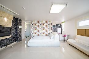 Pohang Pinewave Sea & Spa Pension