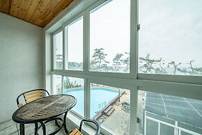 Pohang Pinewave Sea & Spa Pension