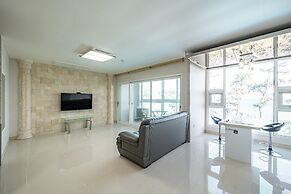 Pohang Pinewave Sea & Spa Pension